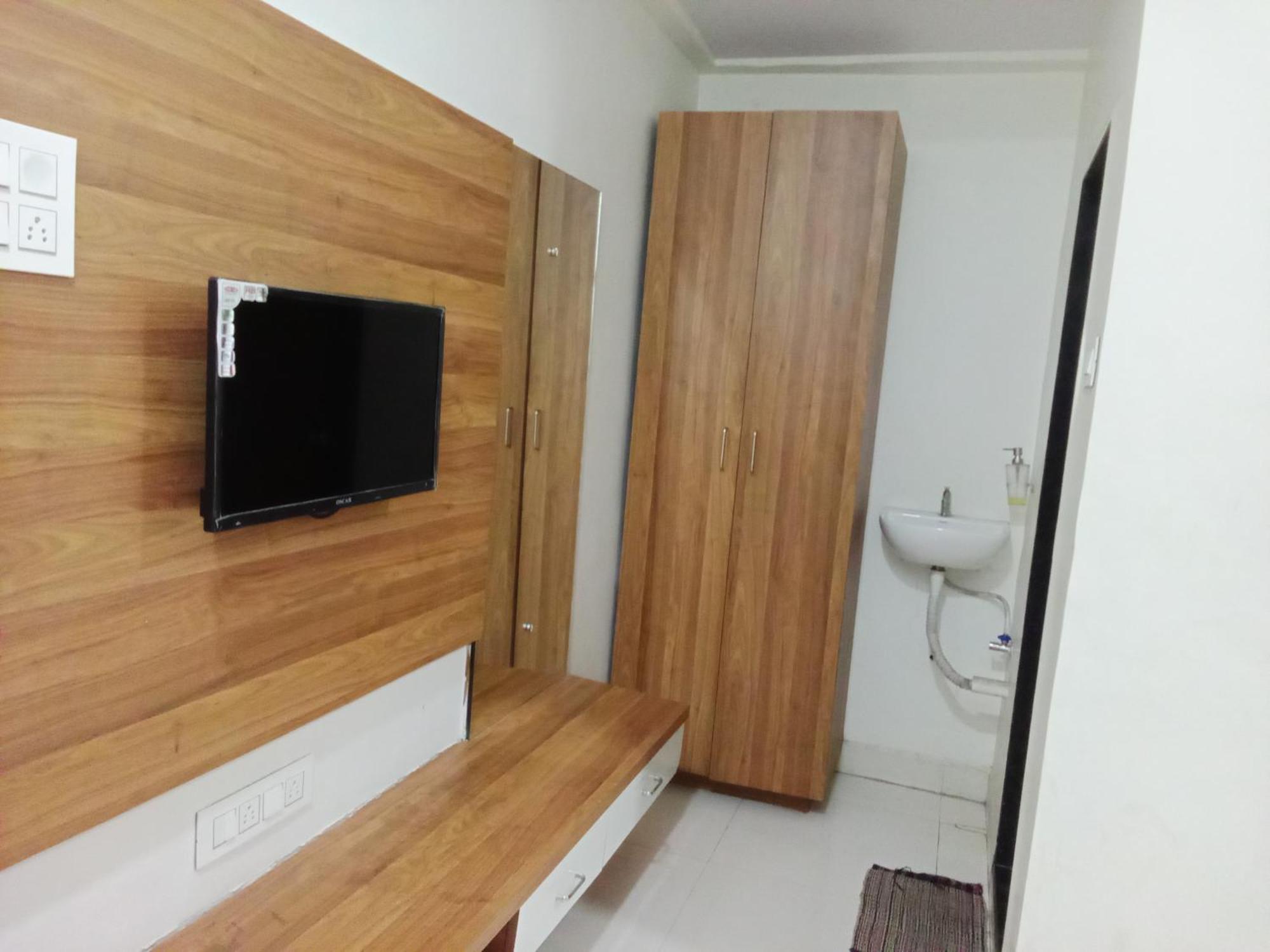 Hotel Shreejay Mahad Экстерьер фото