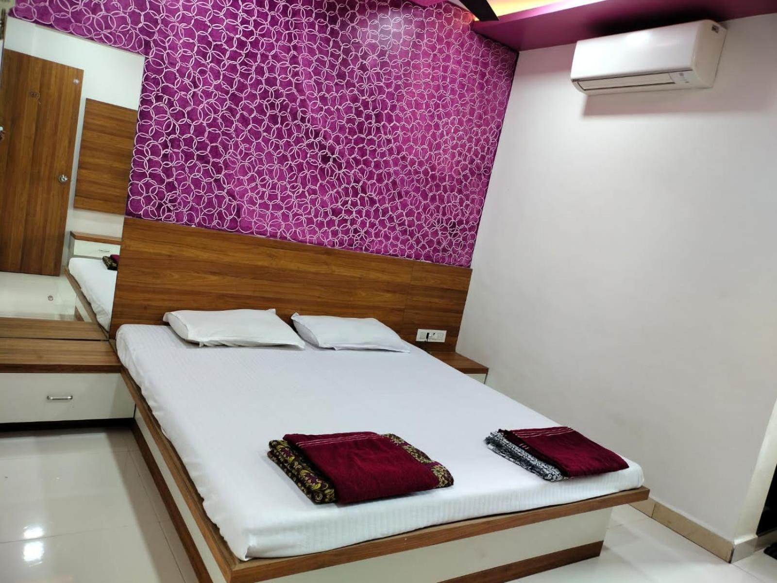 Hotel Shreejay Mahad Экстерьер фото